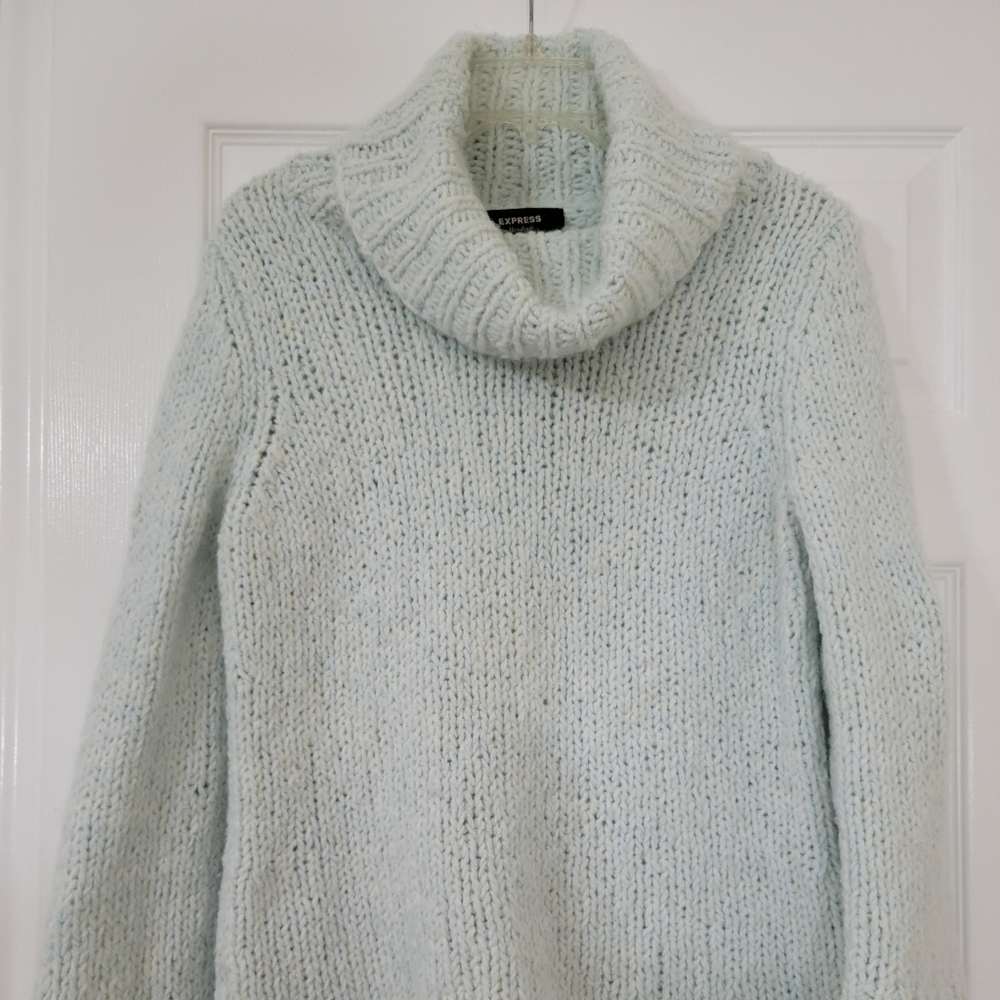 Express Handnit Sweater - Picture 4 of 10